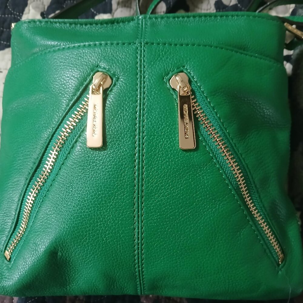 New Michael Kors Pebbled Leather Crossbody Bag in Kelly Green